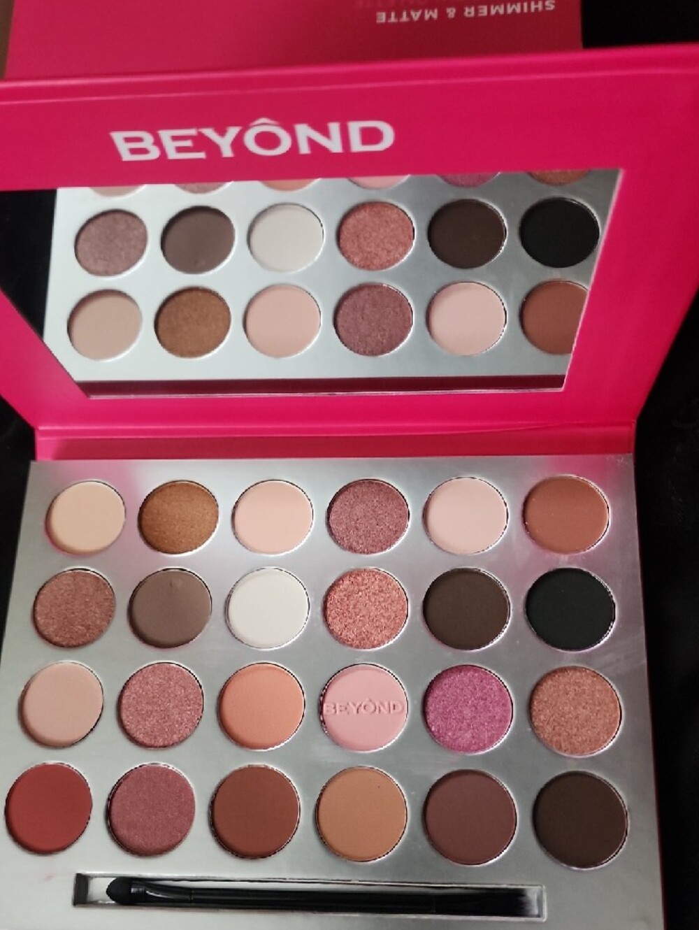 Beyond 25-Color Pink Eyeshadow Palette - Neutral & Shimmer Shades - Picture 2 of 7